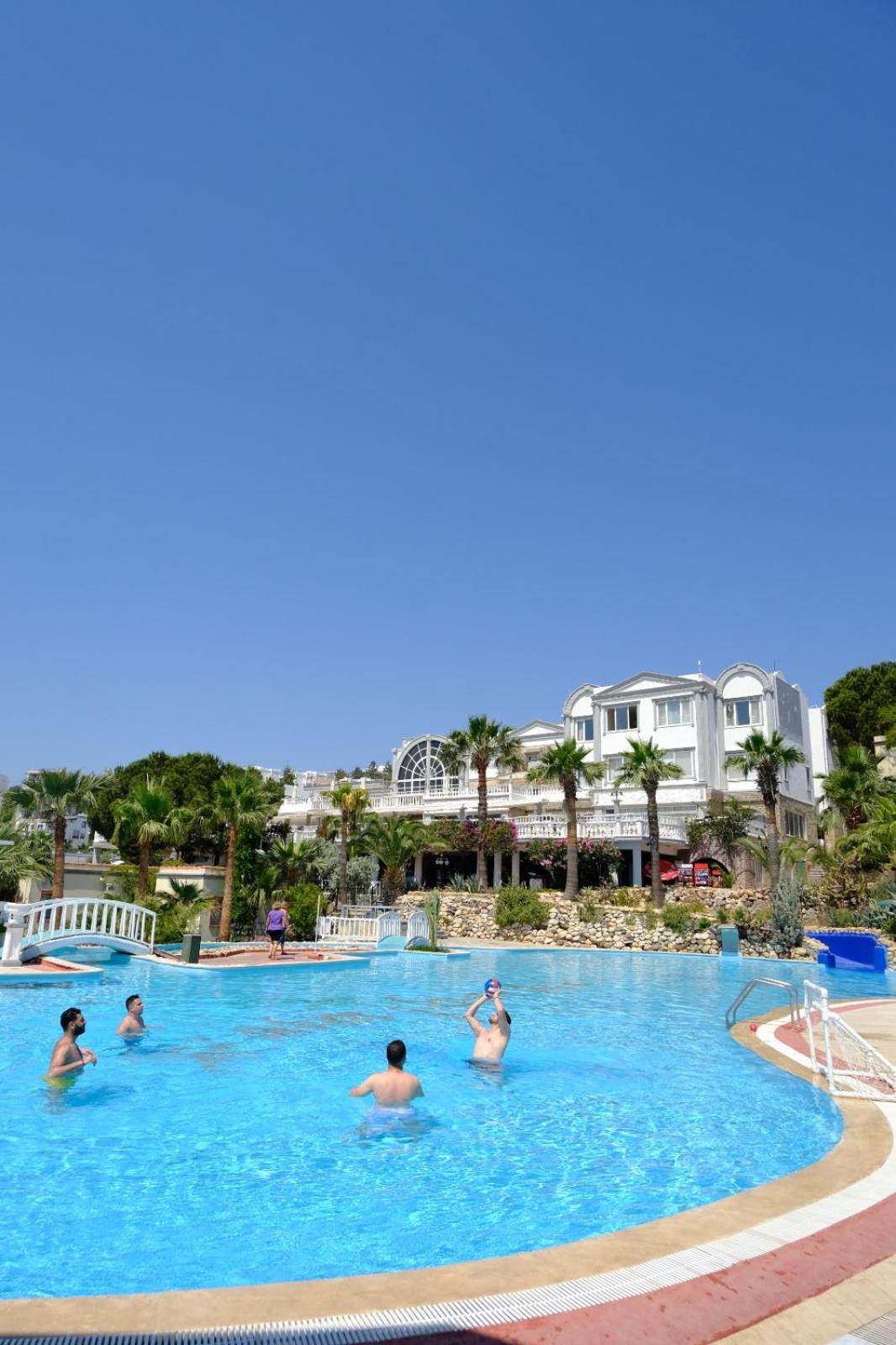 בודרום Phoenix Sun Hotel מראה חיצוני תמונה